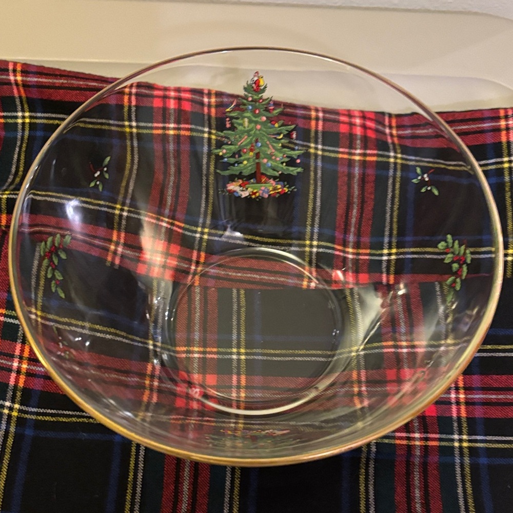 Spode Christmas Glass Bowl with classic Christmas Tree and Gold Rim - Picture 4 of 8